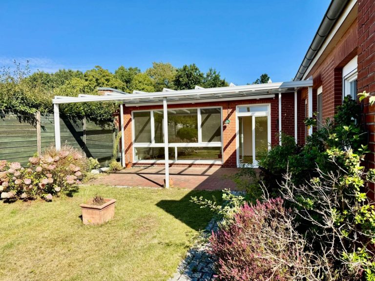Garten mit Terrassenüberdachung